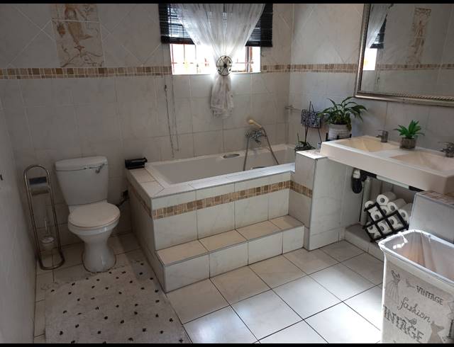 5 BEDROOM HOUSE FOR SALE IN BLUFF